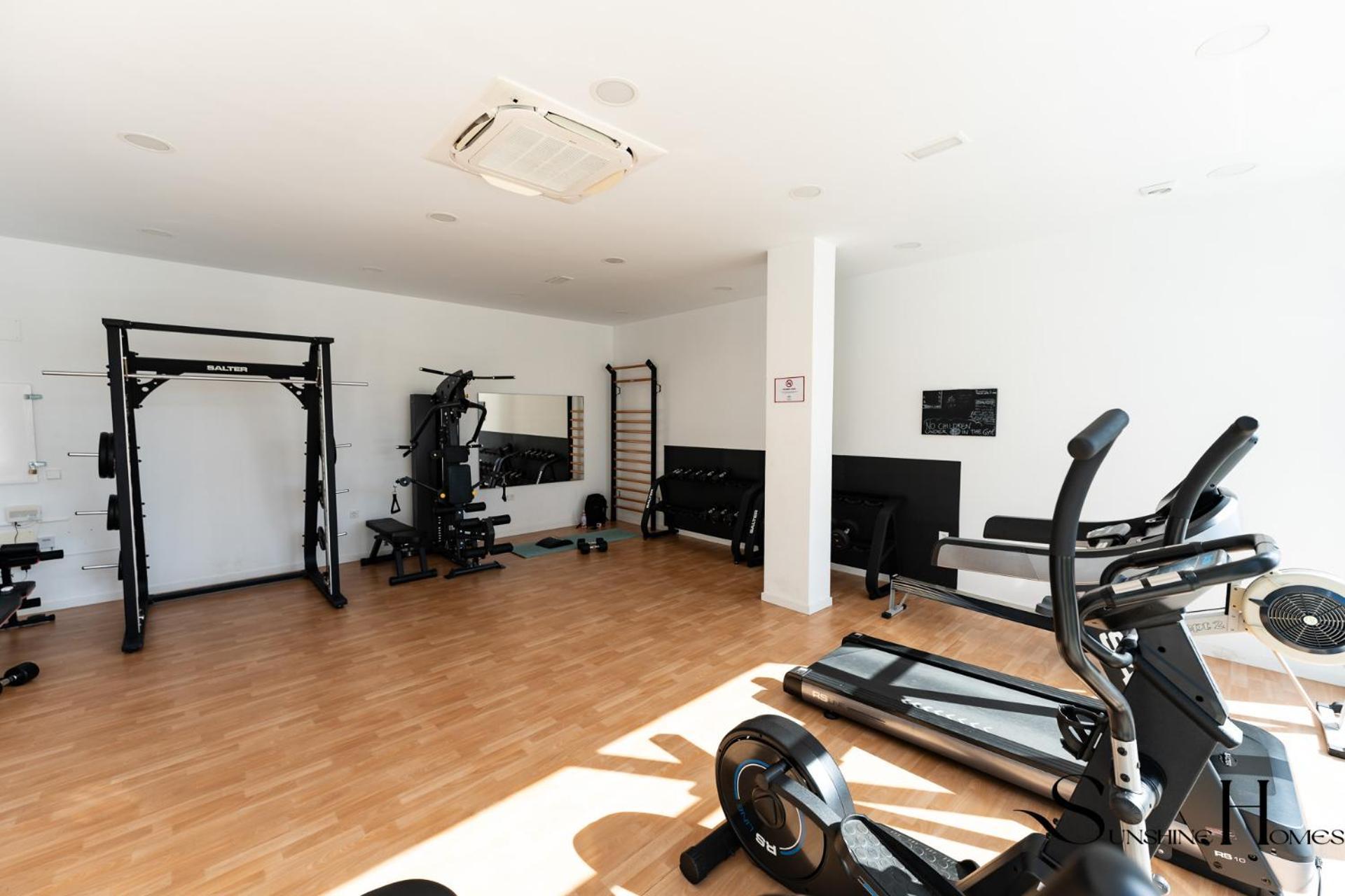 Luxury Beach Escape With Pools, Gym & Sauna Fuengirola Exterior photo